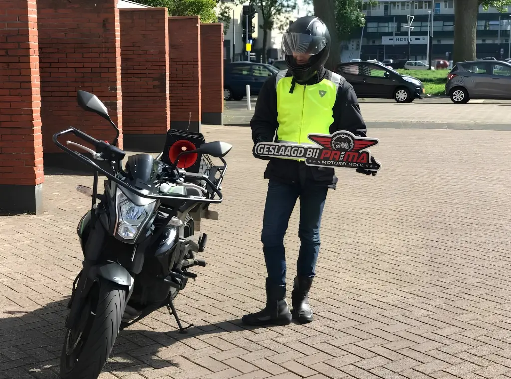 geslaagde automaat motorrijbewijs leerling